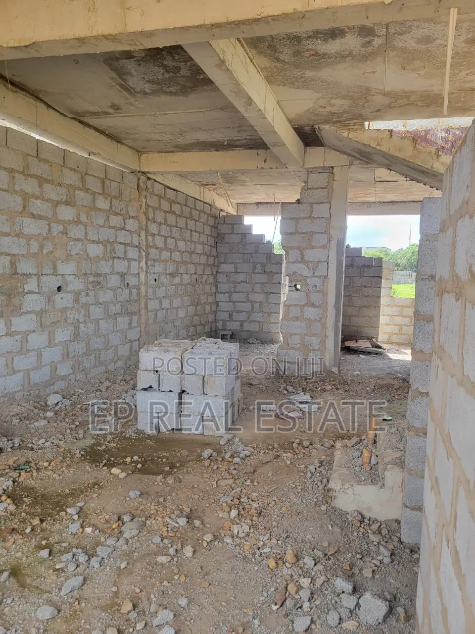 4bdrm Duplex in Kaura for sale