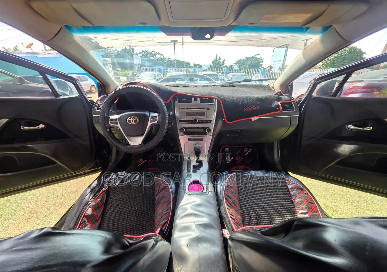 Toyota Avensis 2013 Black