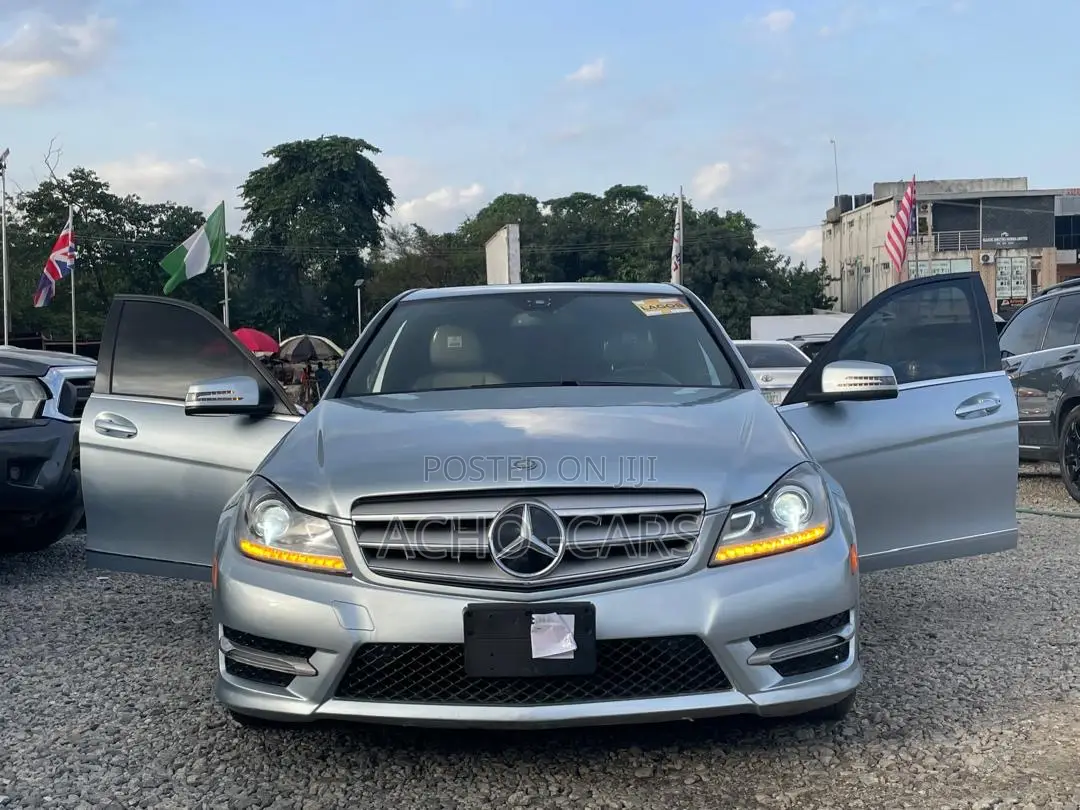 Mercedes-Benz C300 2013 Blue