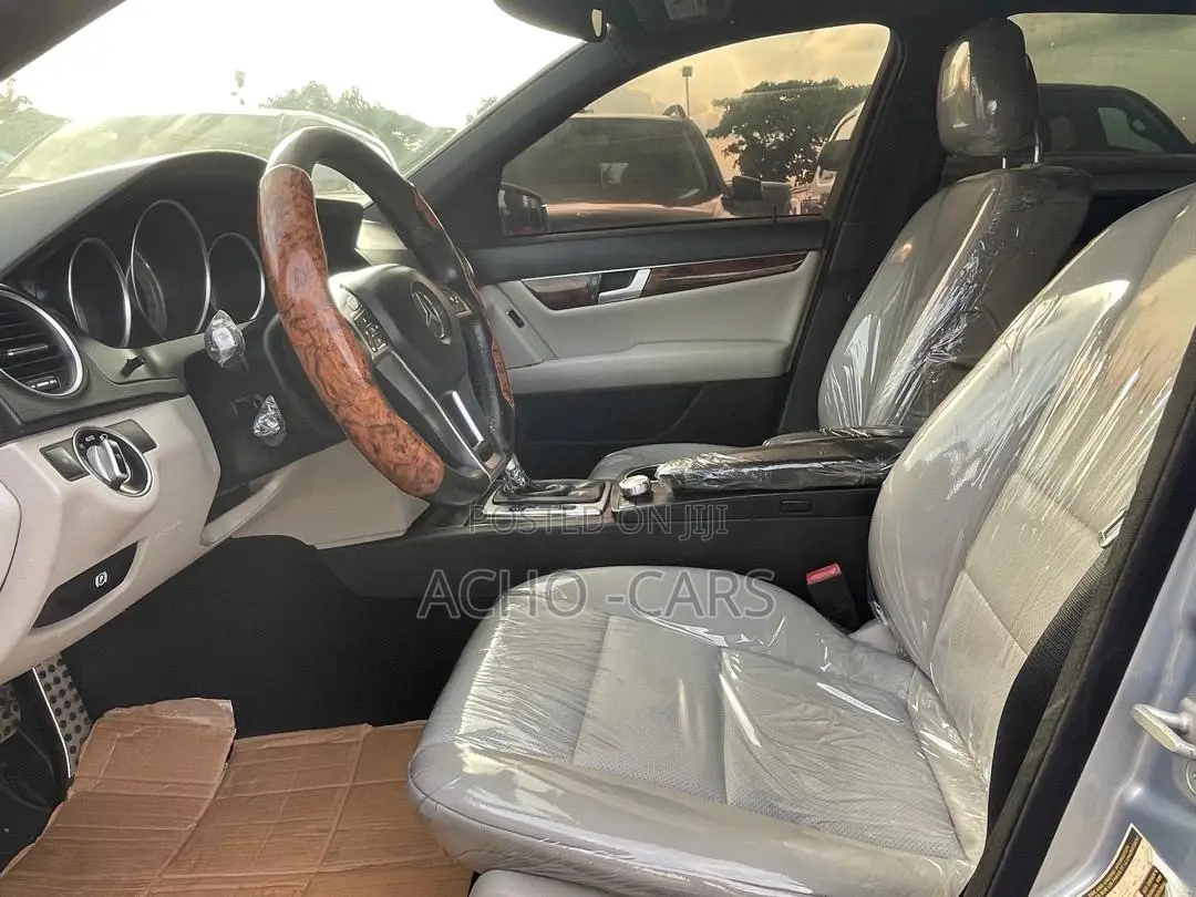 Mercedes-Benz C300 2013 Blue