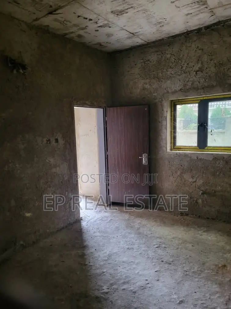3bdrm Block of Flats in Kaura for sale
