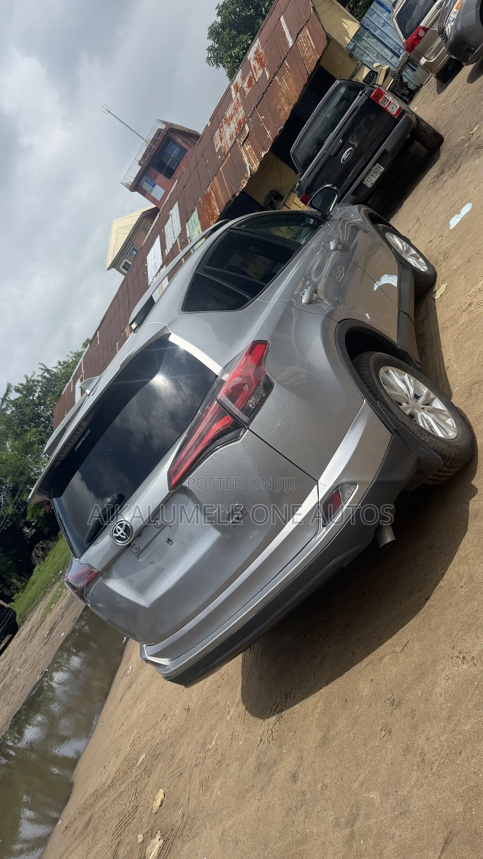 Toyota RAV4 XLE 4dr SUV AWD (2.5L 4cyl 6A) 2018 Silver