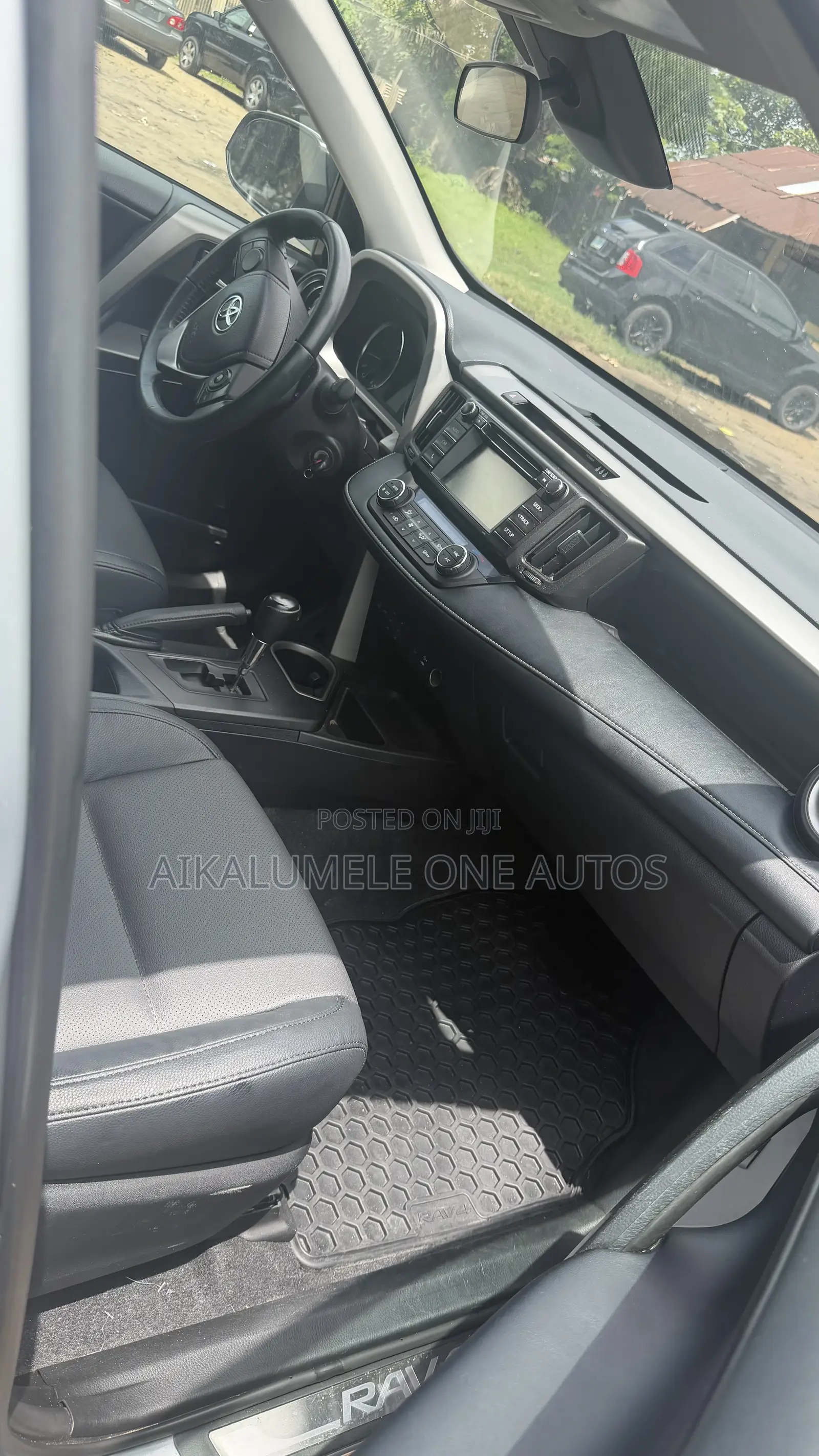Toyota RAV4 XLE 4dr SUV AWD (2.5L 4cyl 6A) 2018 Silver