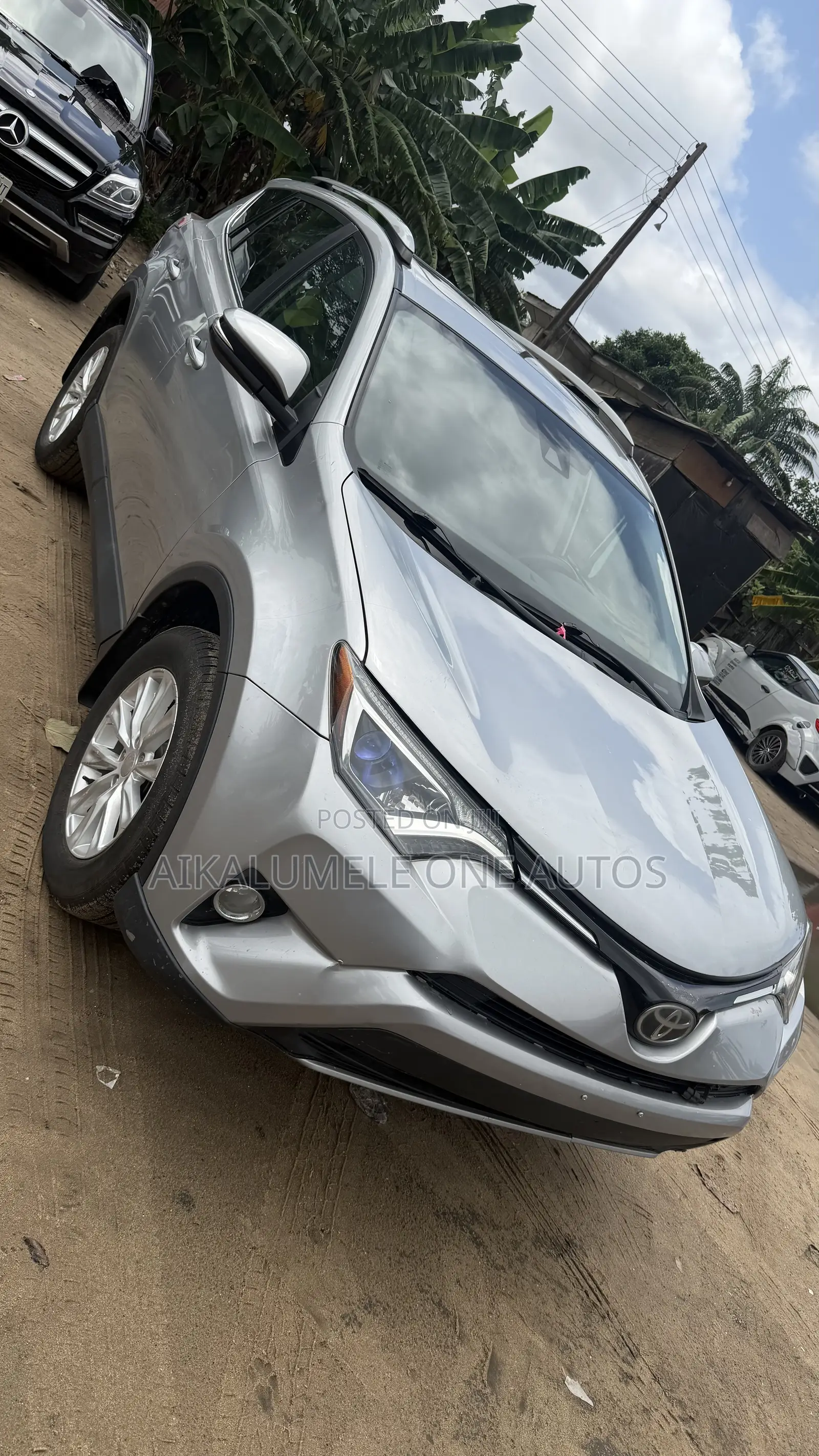 Toyota RAV4 XLE 4dr SUV AWD (2.5L 4cyl 6A) 2018 Silver