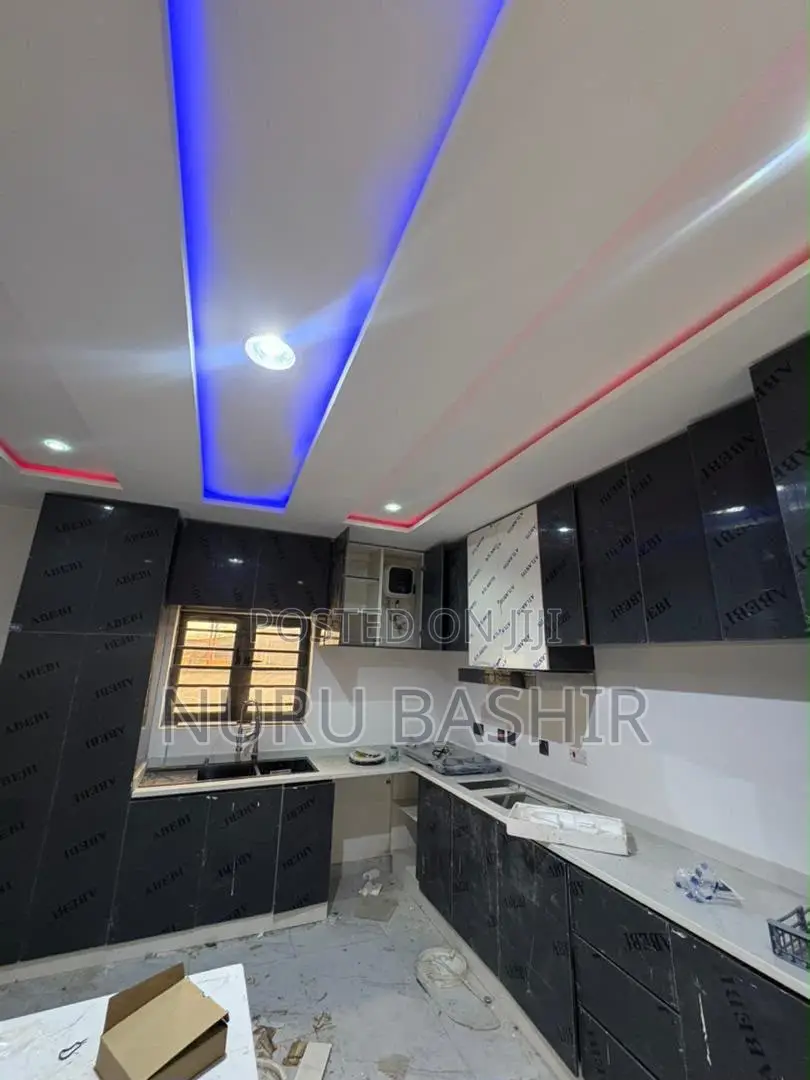 Furnished 5bdrm Duplex in Oluyole Estate for sale