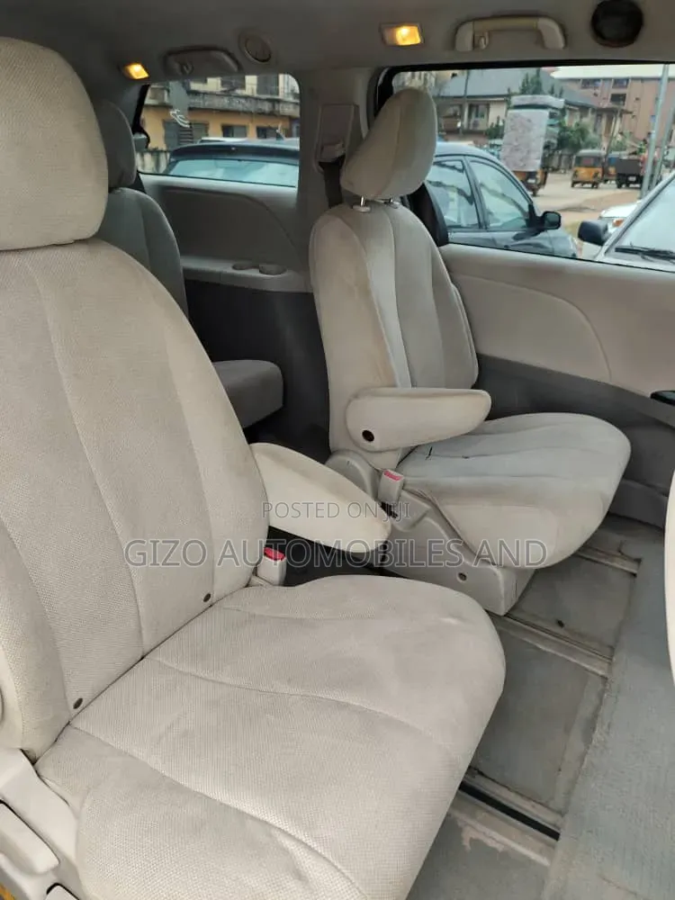 Toyota Sienna 2013 White