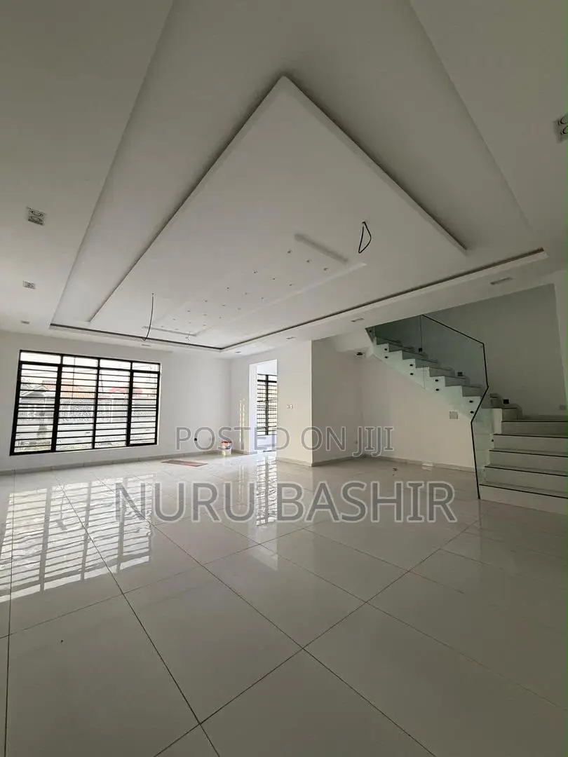 Furnished 5bdrm Duplex in Agodi Gra for sale