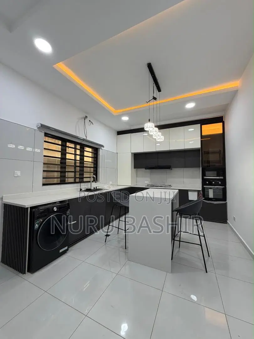 Furnished 5bdrm Duplex in Agodi Gra for sale