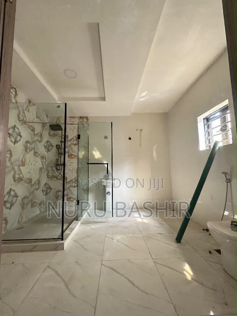 Furnished 5bdrm Duplex in Agodi Gra for sale
