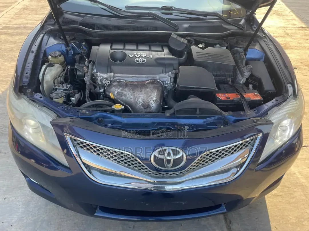 Toyota Camry LE 4dr Sedan (2.5L 4cyl 6AM) 2010 Gold