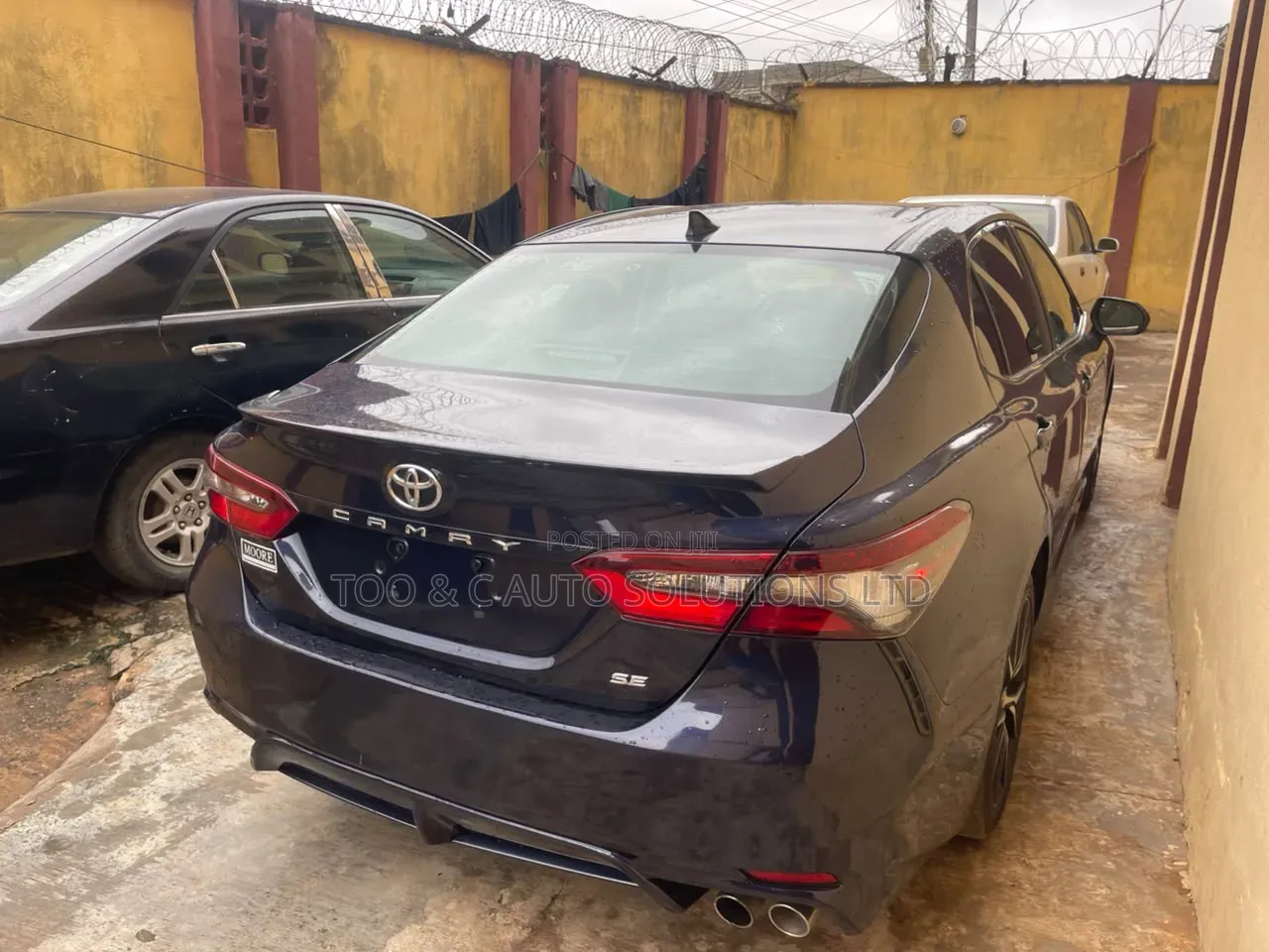 Toyota Camry SE 2021 Blue