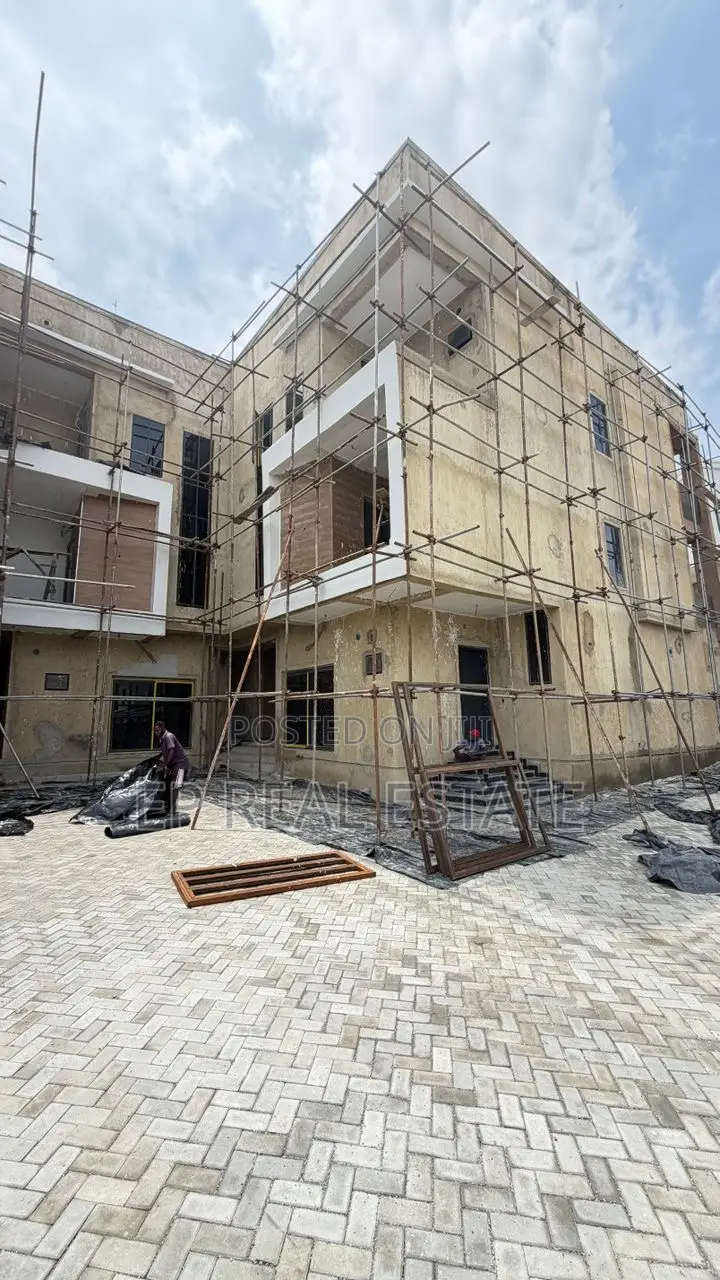 4bdrm Duplex in Guzape District for sale