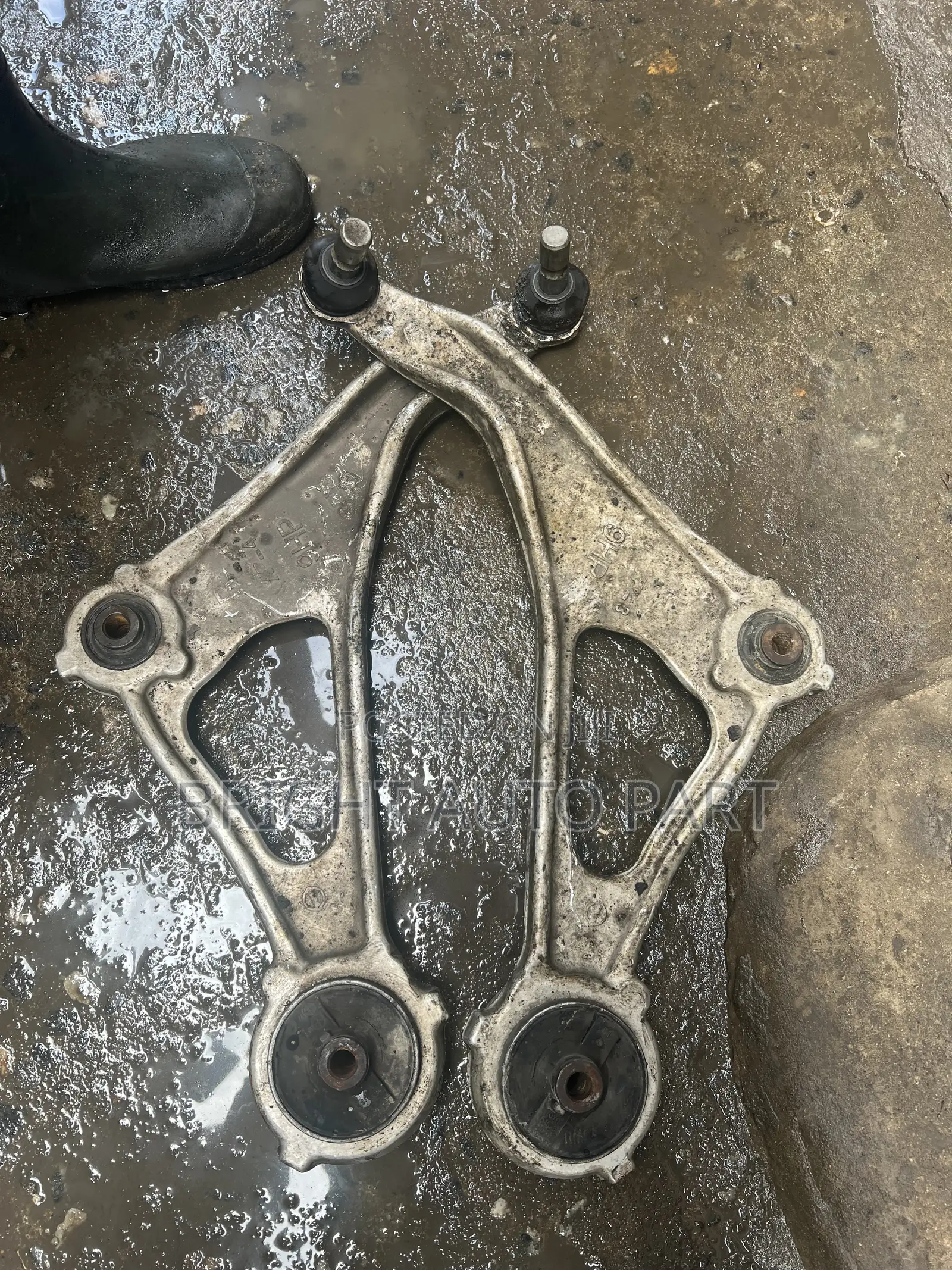 Front Low Arm Nissan Altima 2014 Model