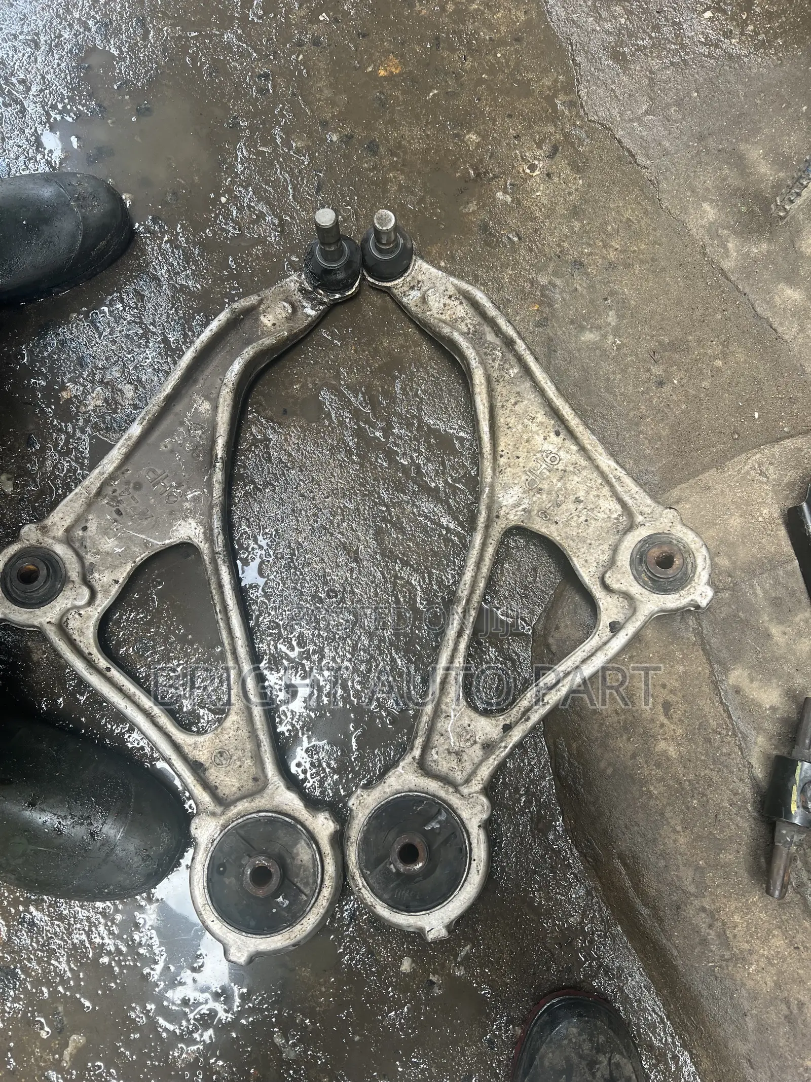 Front Low Arm Nissan Altima 2014 Model