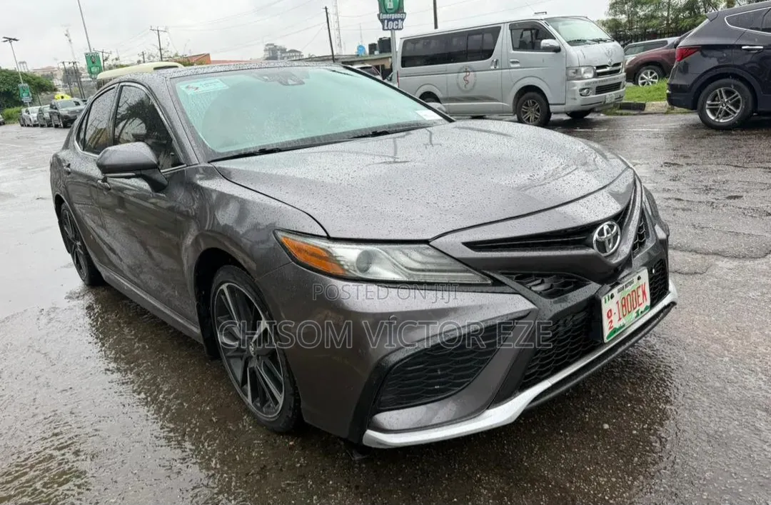 Toyota Camry XSE FWD (2.5L 4cyl 8AM) 2018 Gray