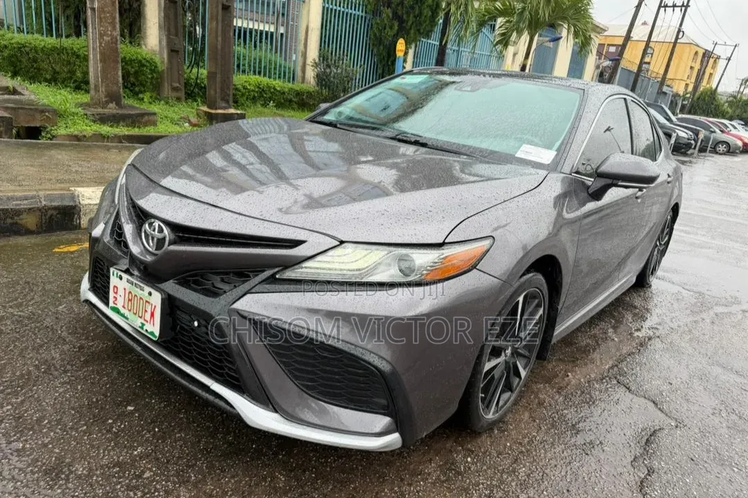 Toyota Camry XSE FWD (2.5L 4cyl 8AM) 2018 Gray