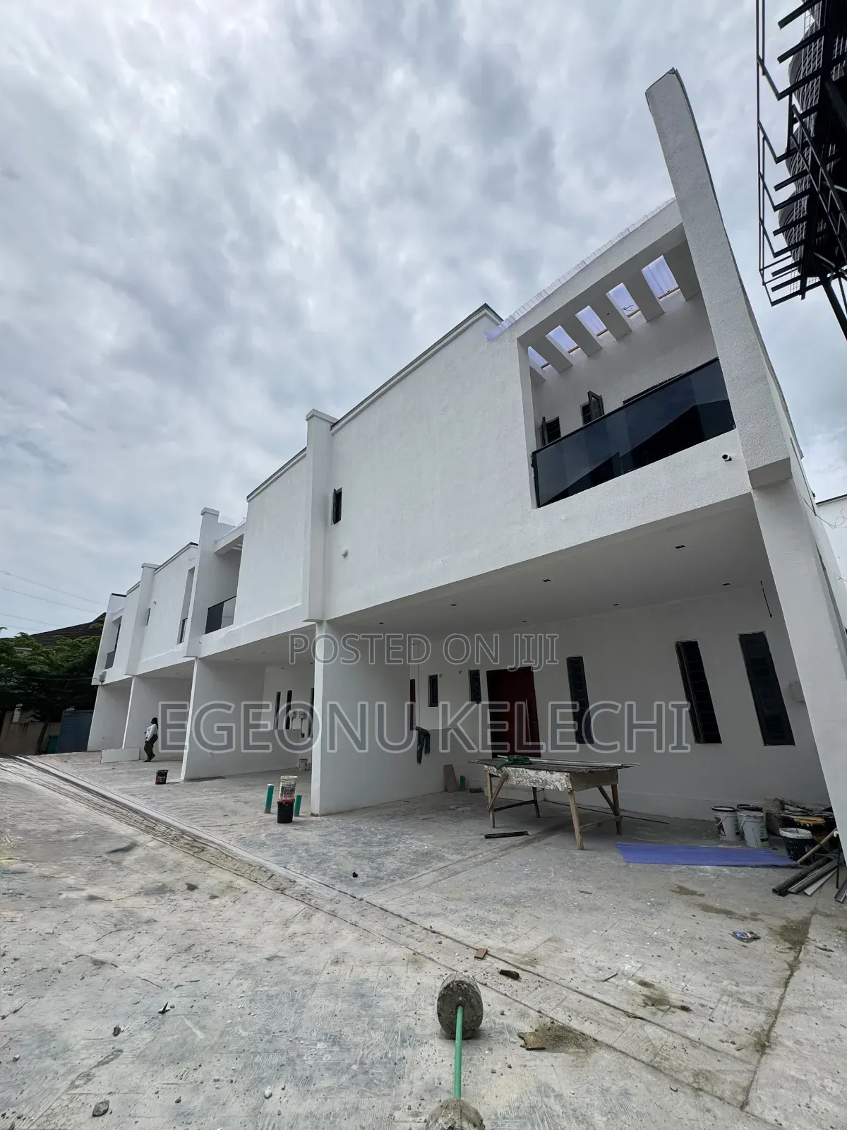 3bdrm Duplex in Thomas Estate for sale