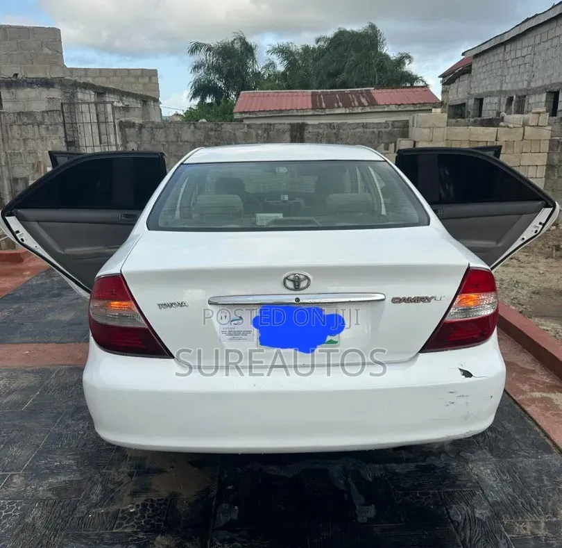 Toyota Camry LE V6 4dr Sedan (3.0L 6cyl 5A) 2005 White