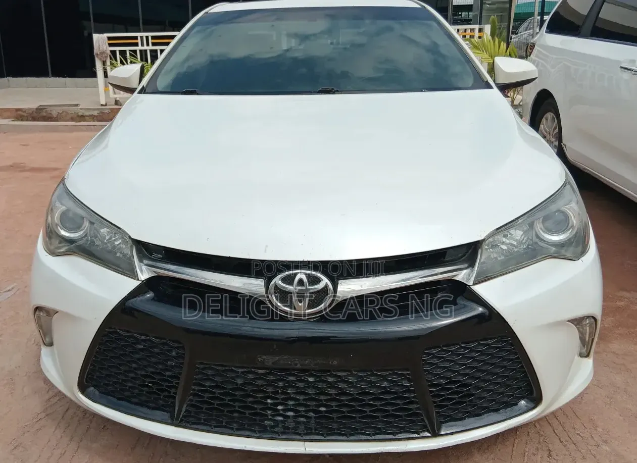 Toyota Camry XSE 4dr Sedan (2.5l 4cyl 6A) 2016 White