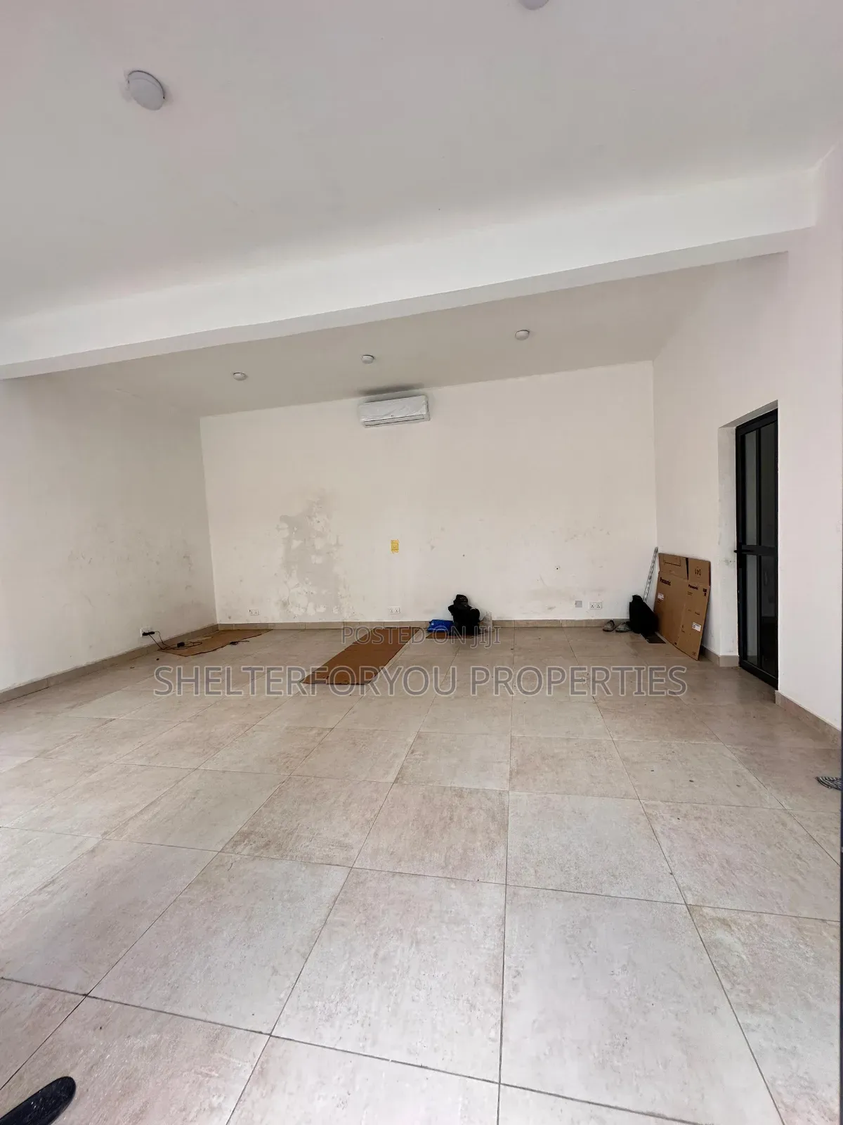 2bdrm Apartment in Lekki Phase 1 for rent