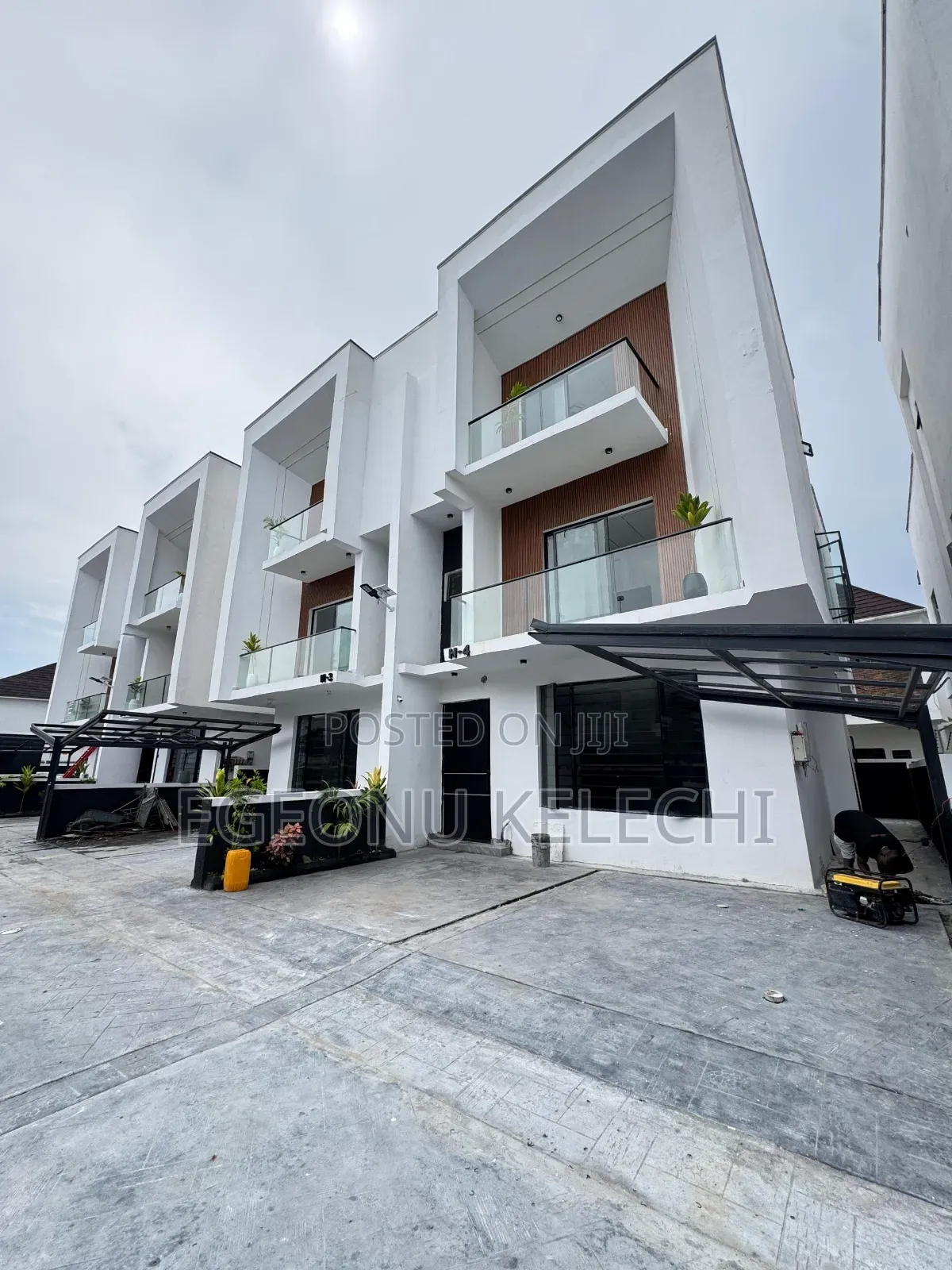 4bdrm House in Lekki Phase 1 for sale