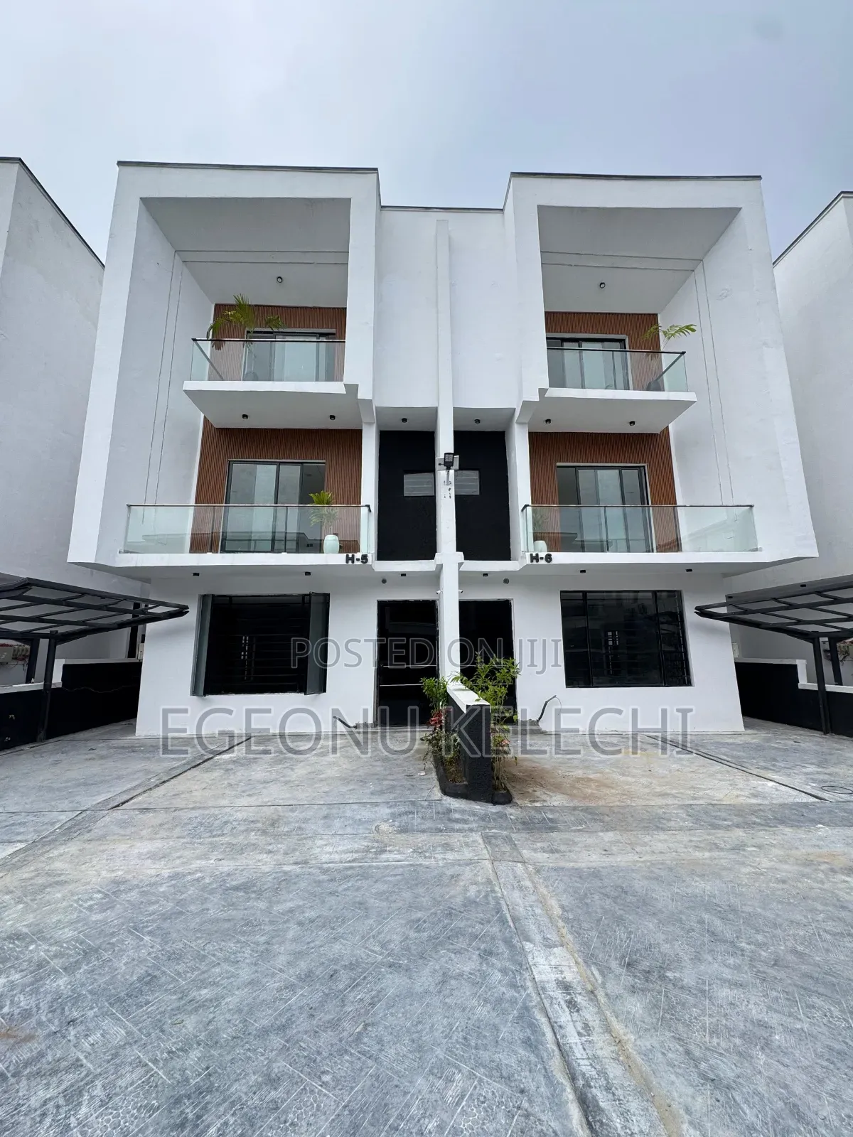 4bdrm House in Lekki Phase 1 for sale