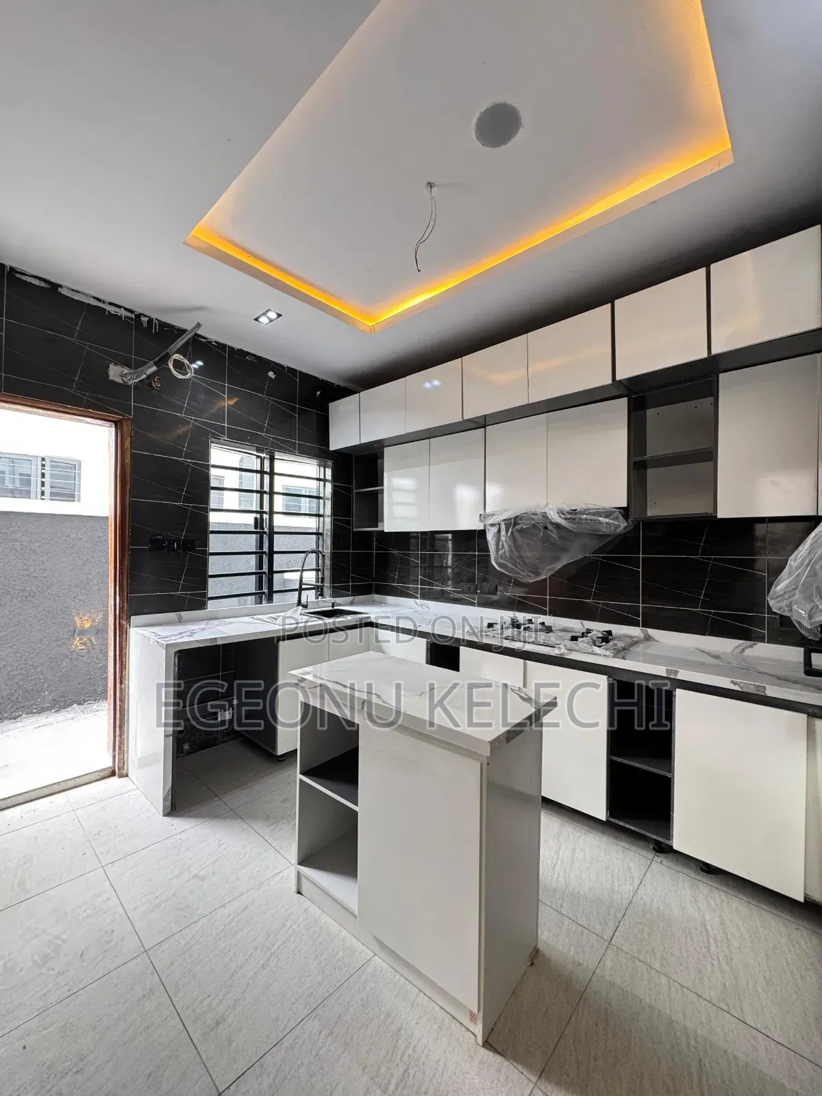 4bdrm House in Lekki Phase 1 for sale