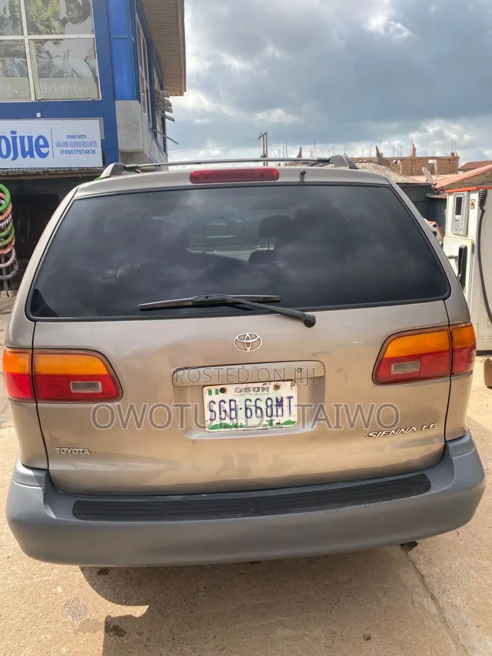 Toyota Sienna 2000 Brown