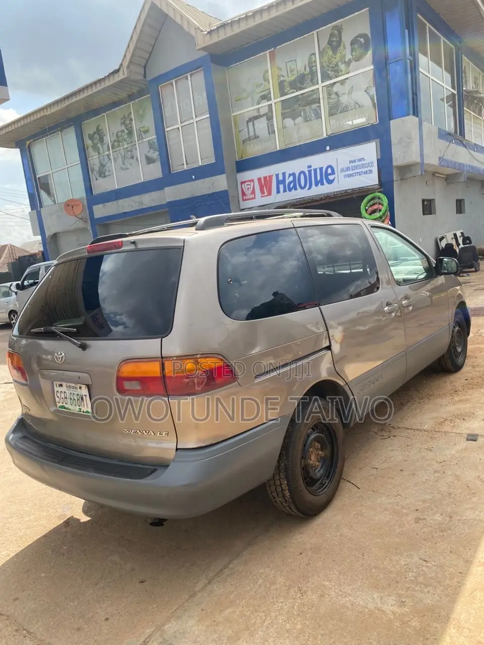 Toyota Sienna 2000 Brown