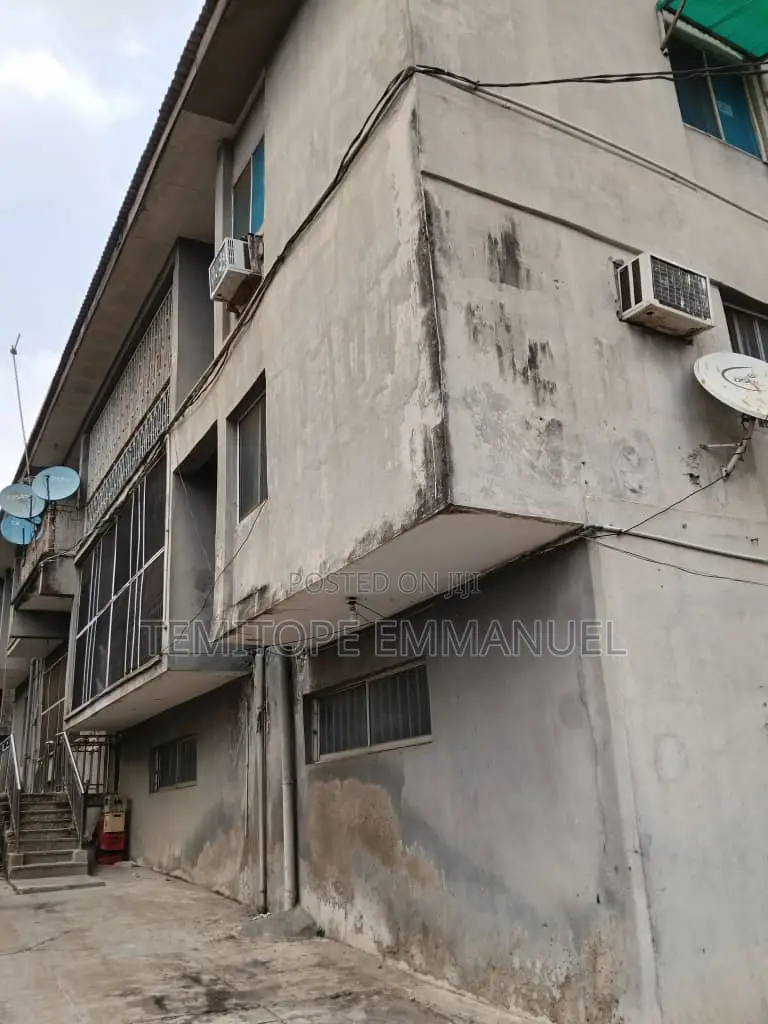 12bdrm House in Cement for sale