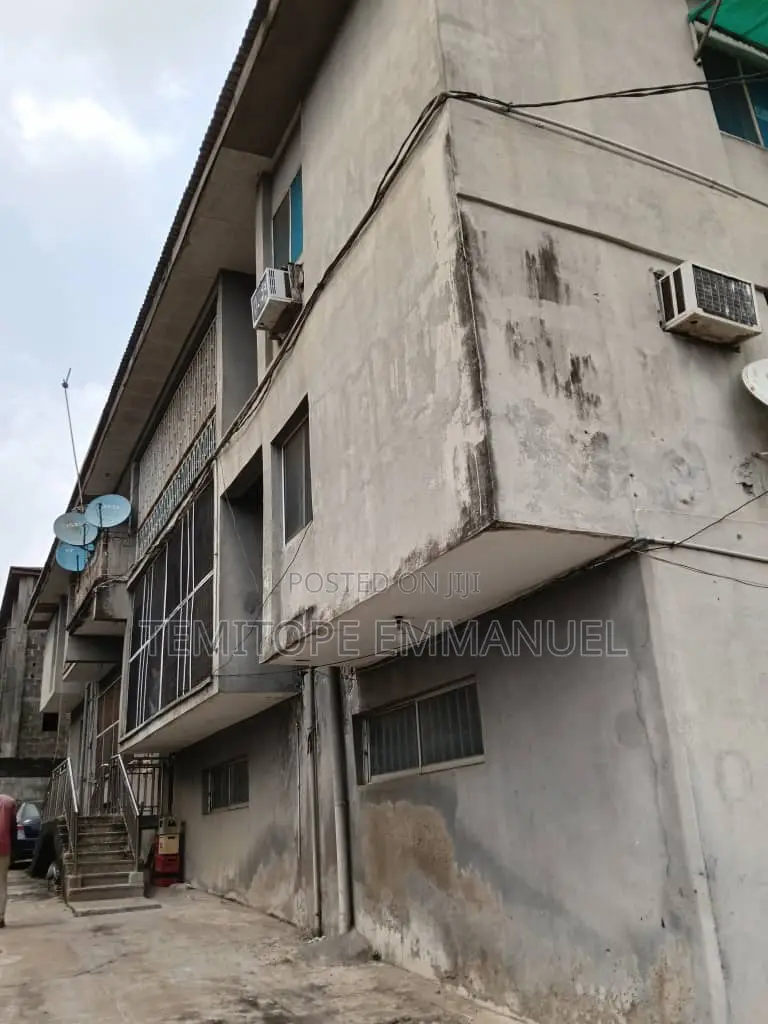 12bdrm House in Cement for sale