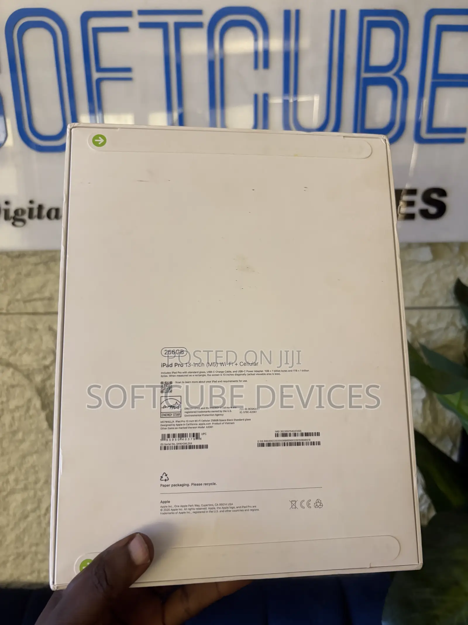New Apple iPad Pro 13 (2025) 256 GB Black