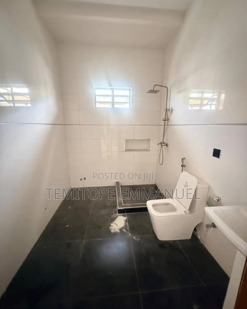 Furnished 3bdrm House in Sangotedo for sale