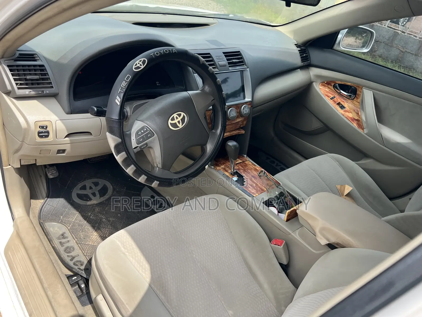 Toyota Camry LE 4dr Sedan (2.5L 4cyl 6A) 2011 White