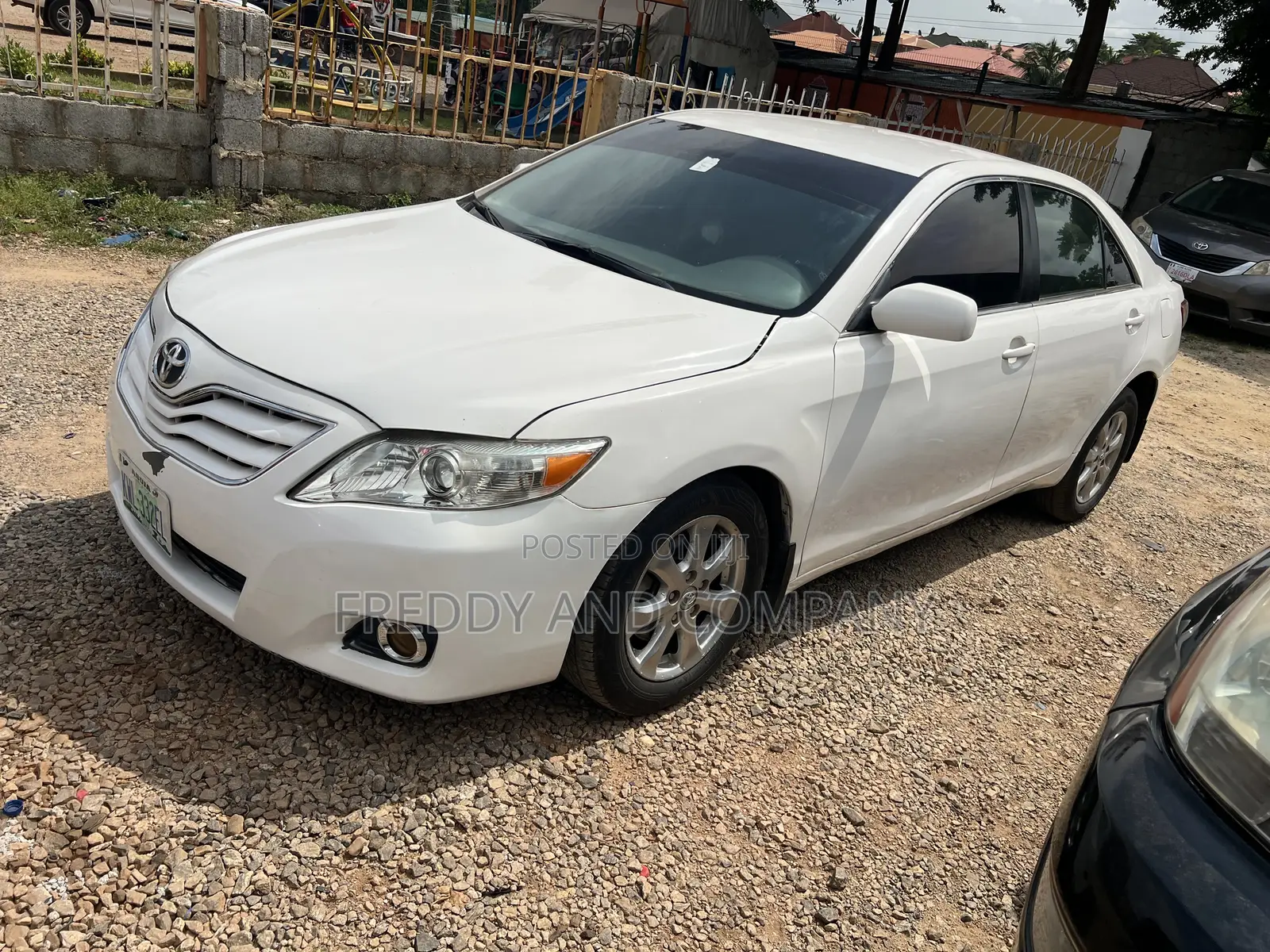 Toyota Camry LE 4dr Sedan (2.5L 4cyl 6A) 2011 White