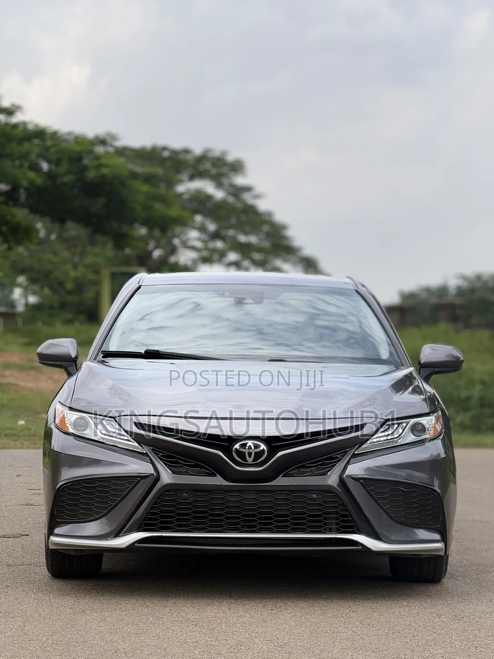 Toyota Camry SE 2021 Gray