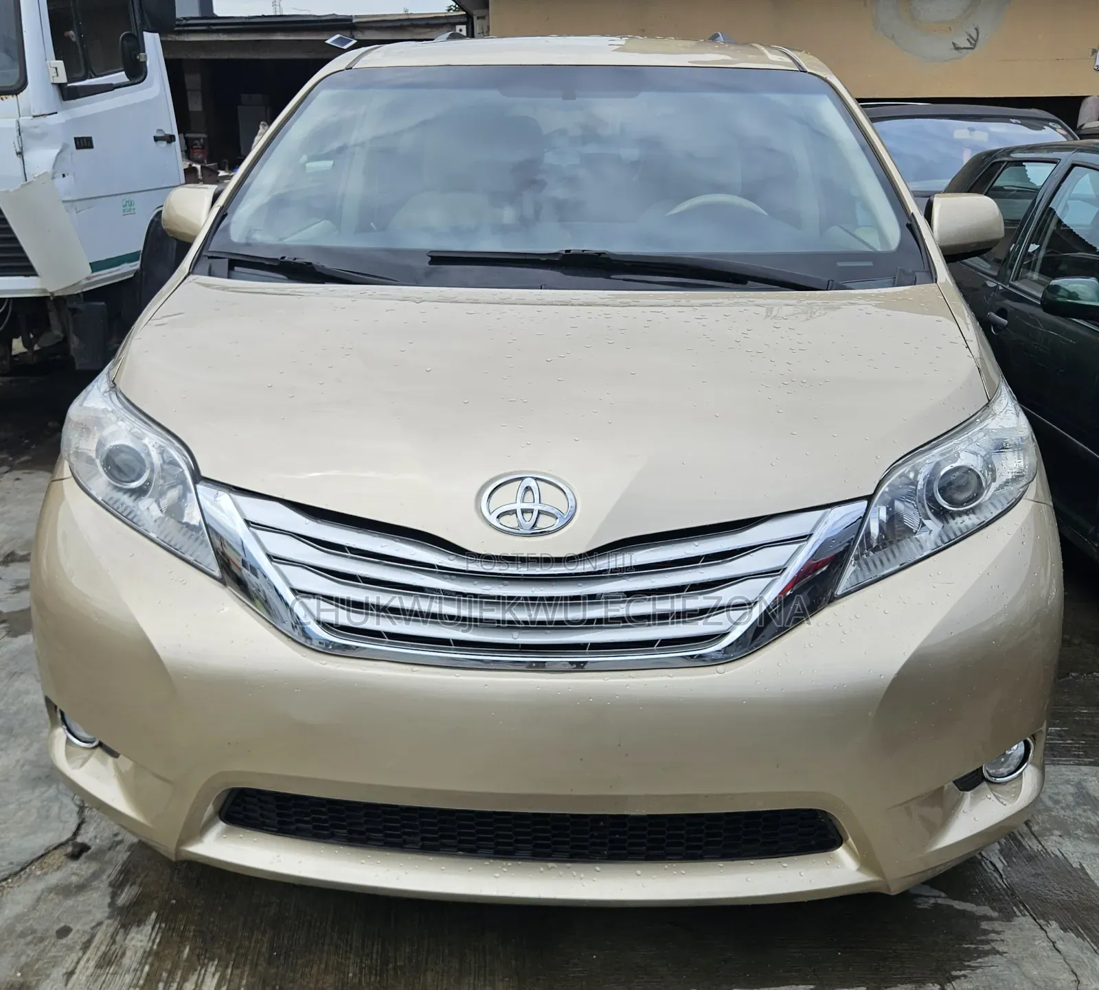 Toyota Sienna 2011 Gold