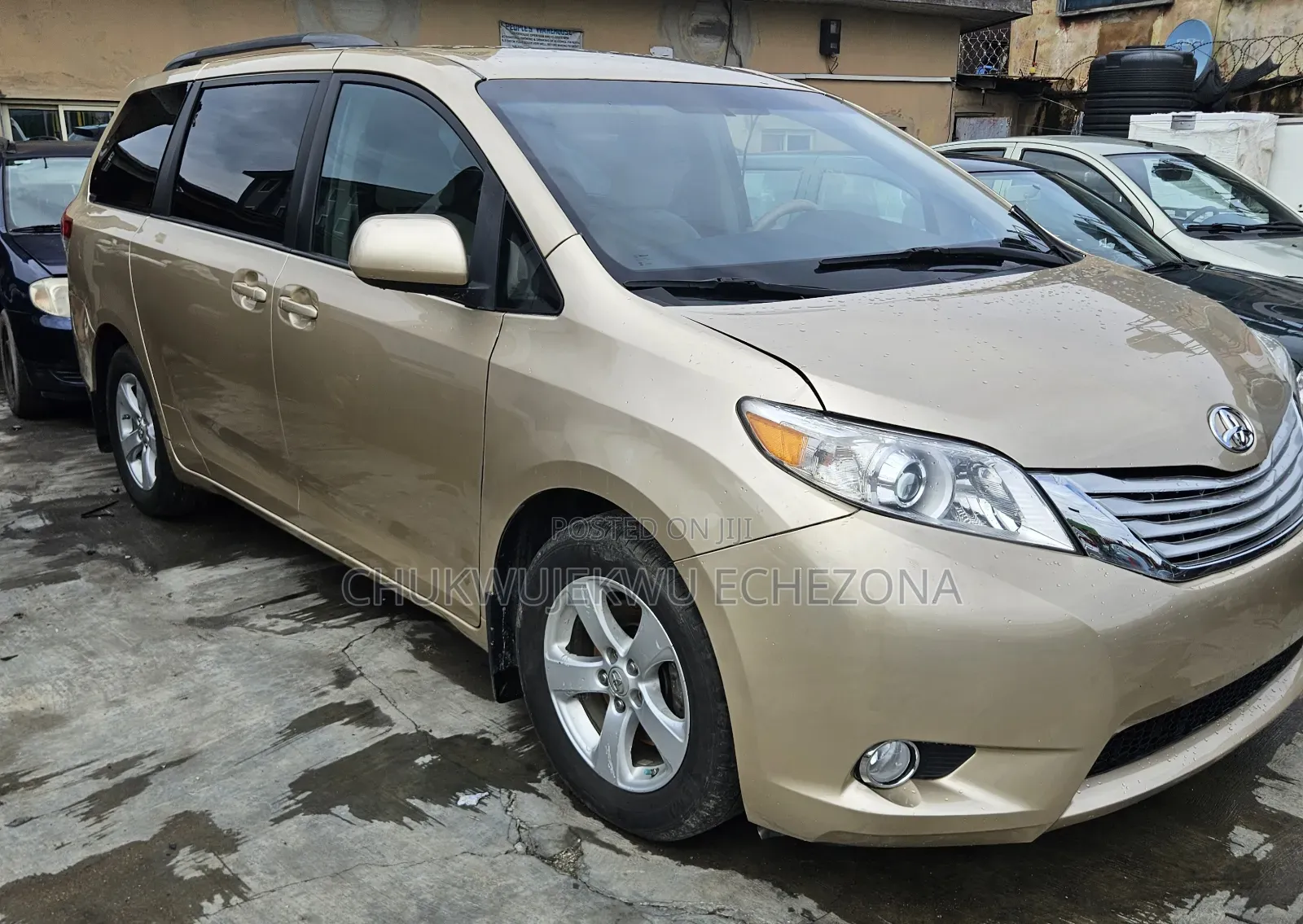 Toyota Sienna 2011 Gold