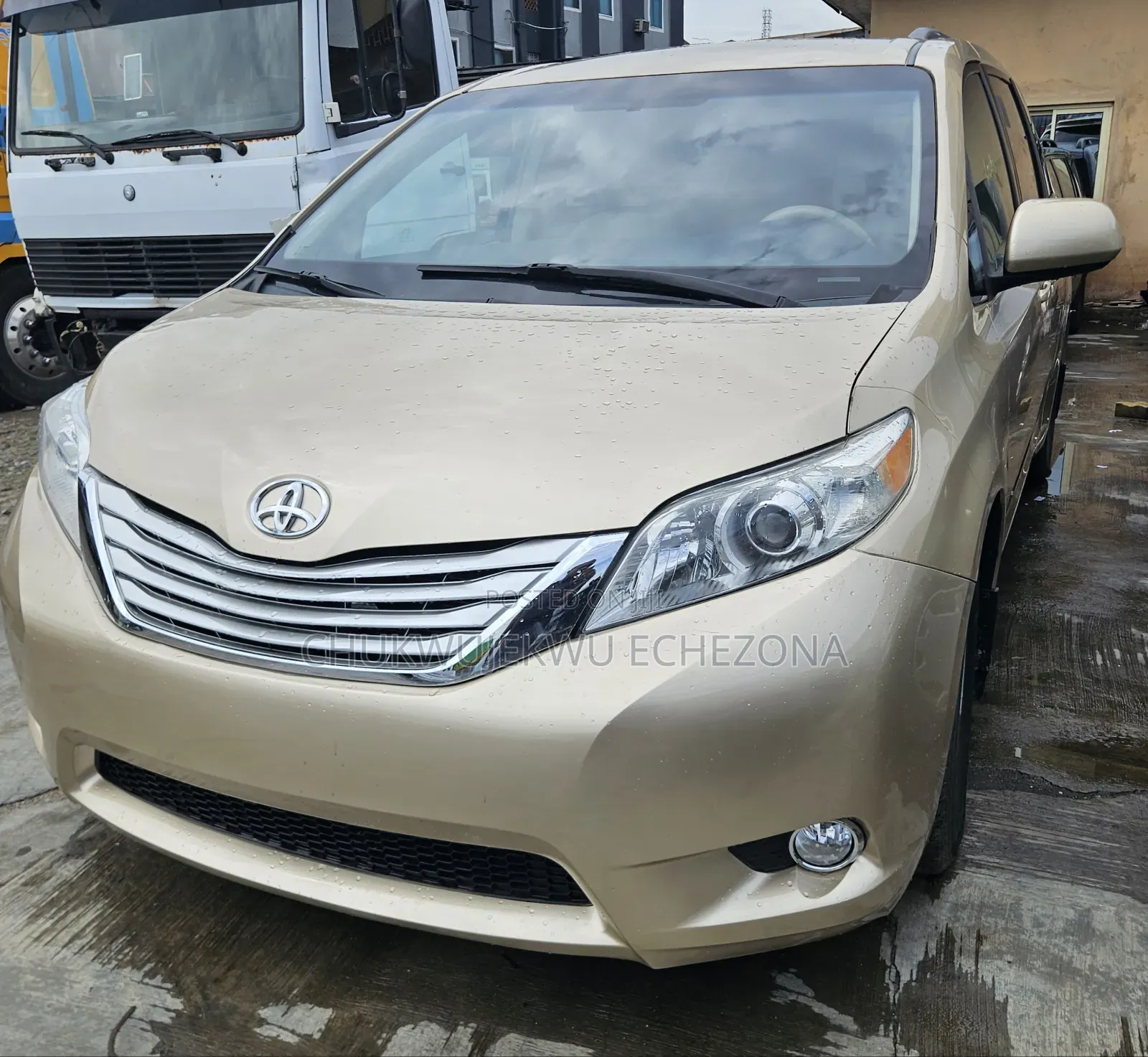 Toyota Sienna 2011 Gold