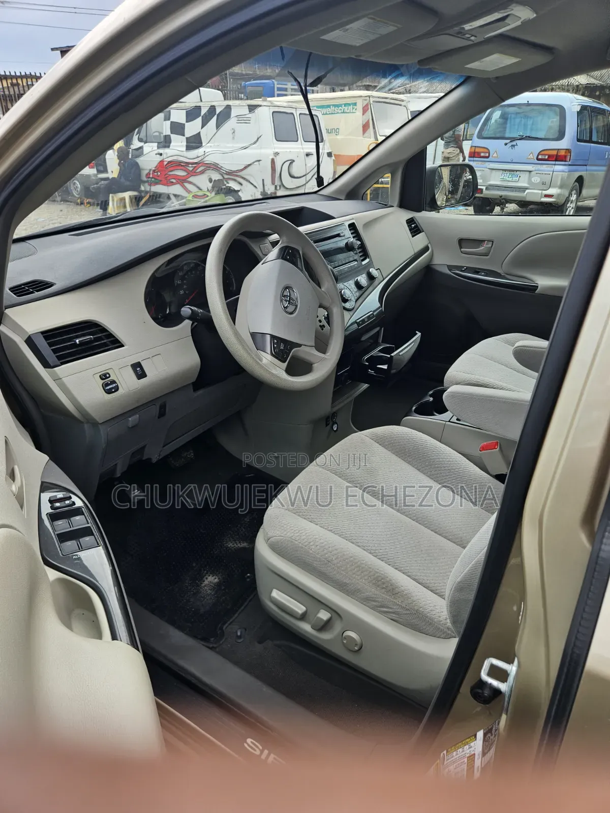Toyota Sienna 2011 Gold