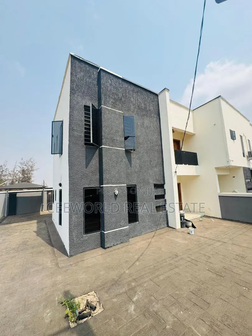 3bdrm Duplex in Calton Gate Estate, Akobo for sale