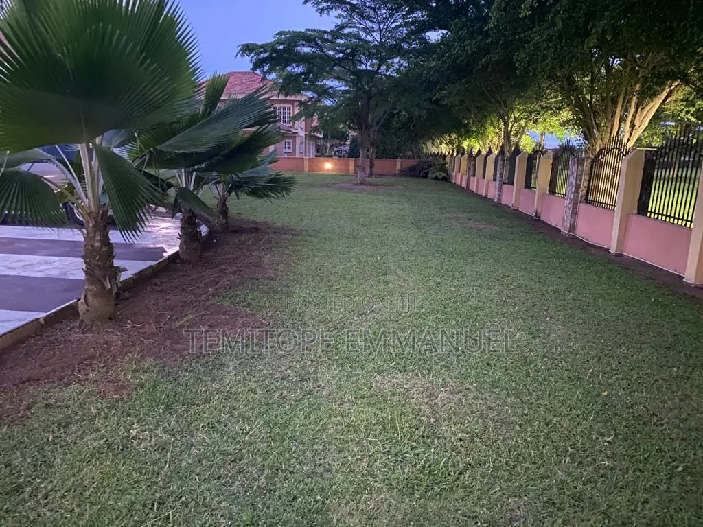 Furnished 8bdrm Duplex in Ajah for sale