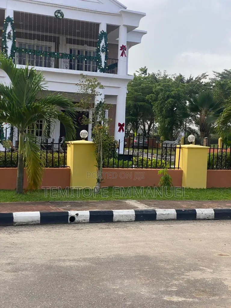Furnished 8bdrm Duplex in Ajah for sale