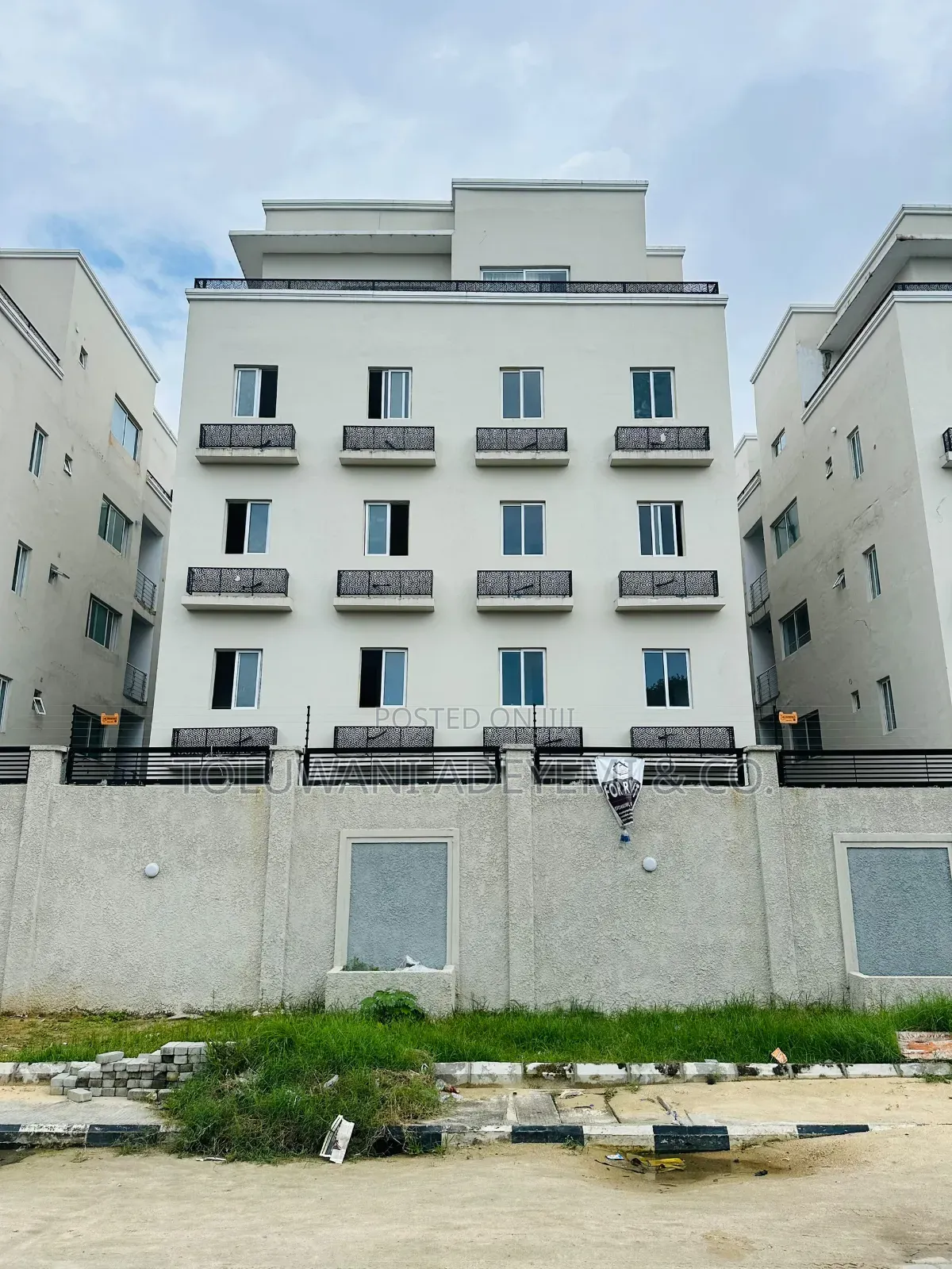 2 Bedroom Apartment in a Flood Free Environment in Ikate Lekki