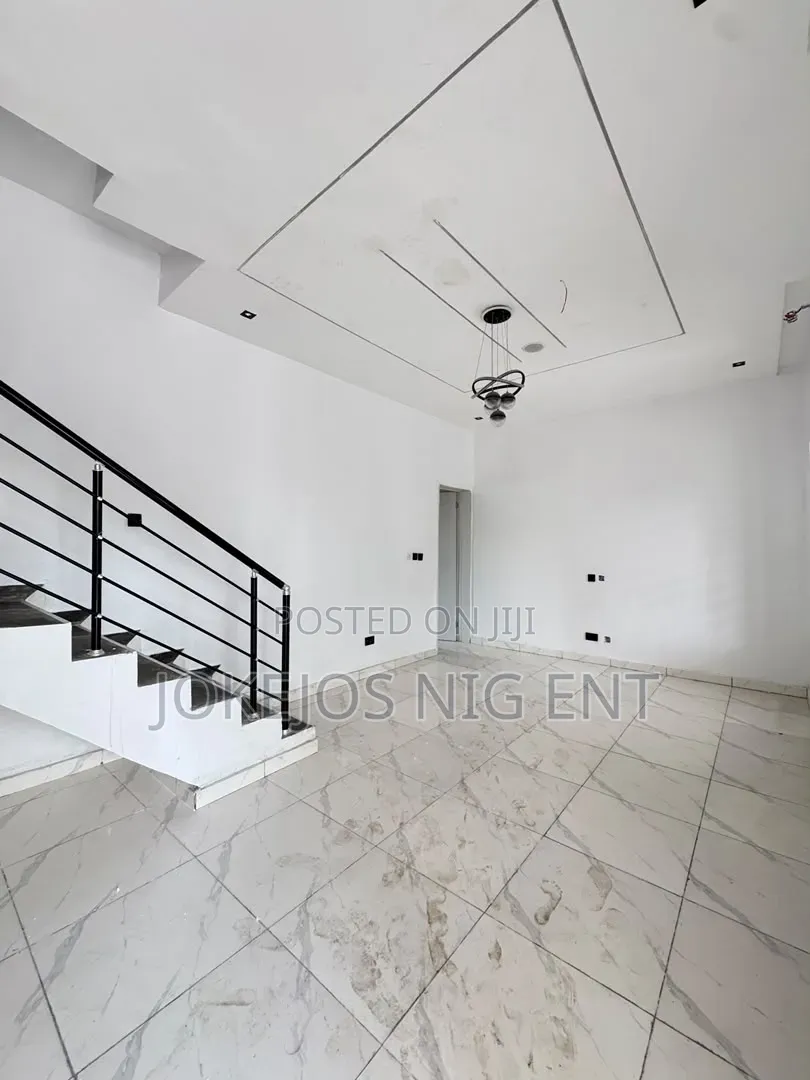 3bdrm Townhouse/Terrace in Thomas Estate Ajah, Off Lekki-Epe Expressway