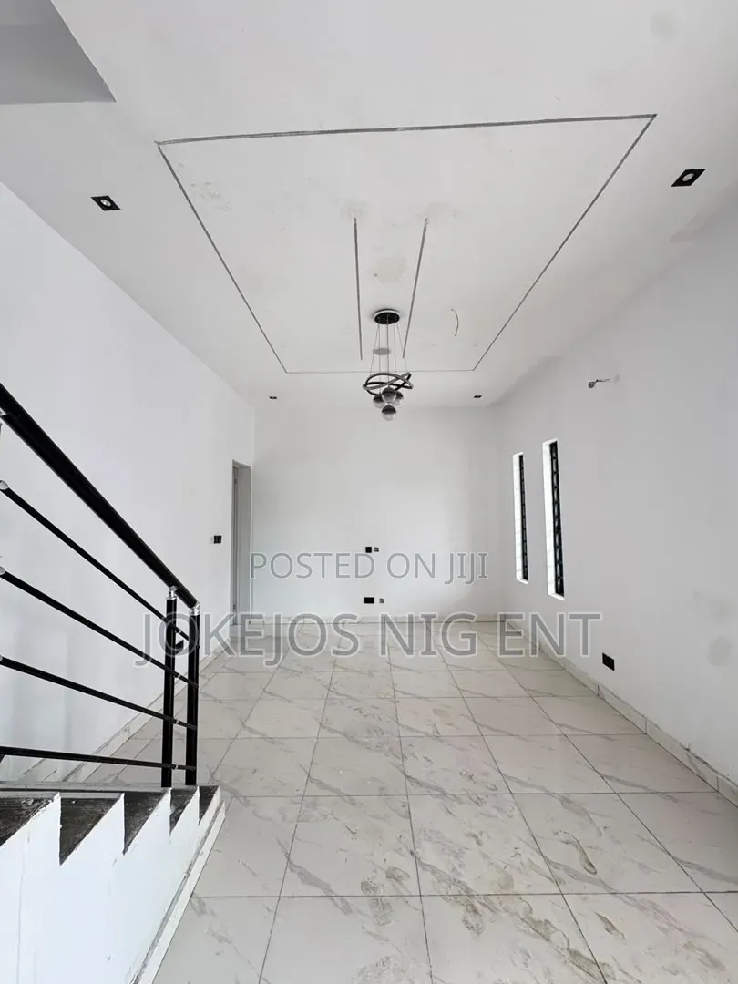 3bdrm Townhouse/Terrace in Thomas Estate Ajah, Off Lekki-Epe Expressway