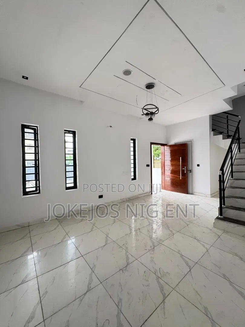 3bdrm Townhouse/Terrace in Thomas Estate Ajah, Off Lekki-Epe Expressway