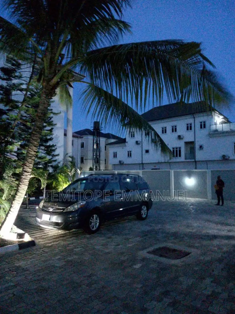 Furnished 20bdrm Block of Flats in Lekki Phase 1 for sale