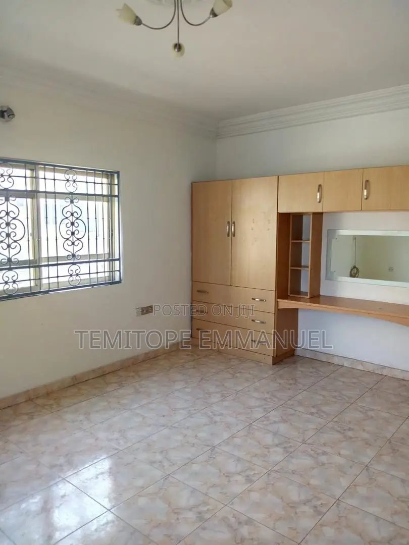 Furnished 20bdrm Block of Flats in Lekki Phase 1 for sale