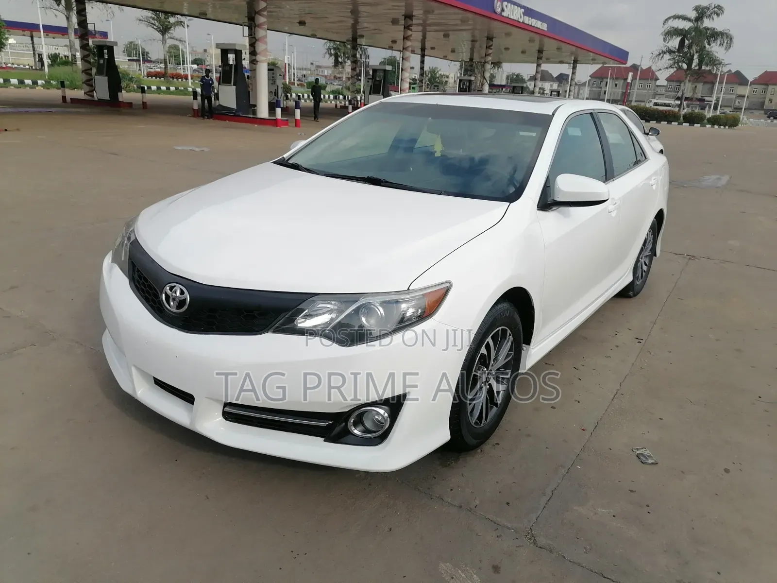 Toyota Camry SE 4dr Sedan (2.5L 4cyl 6A) 2014 White